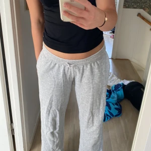 Mjukisbyxor  - Så sköna mjukisar från bik bok💕 de är lågmidjade och så mysiga 💕 priset kan diskuteras 🥰