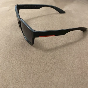 Glasögon  - En Prada glasögon som jag inte använder  