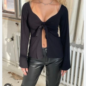 Topp - Jätte fin topp från design by si, endast använd 1 gång så i nyskick💖