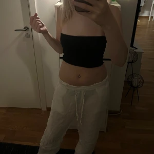 linnebyxor  - jättefina linnebyxor från chelsea som är i jätte bra skick, kan behövas strykas 💕 hittar ingen storlek på men skulle tippa på XS/S