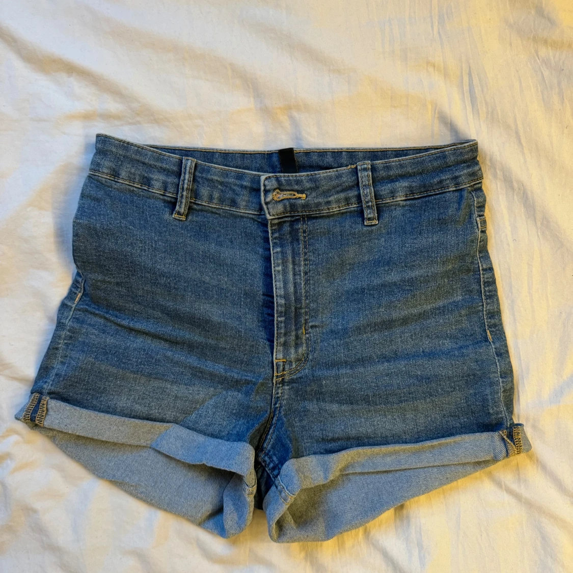 Blåa shorts