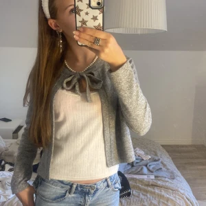 Kofta - En grå kofta från lager 157, jätte snygg☺️ Säljer också för den bara ligger💗