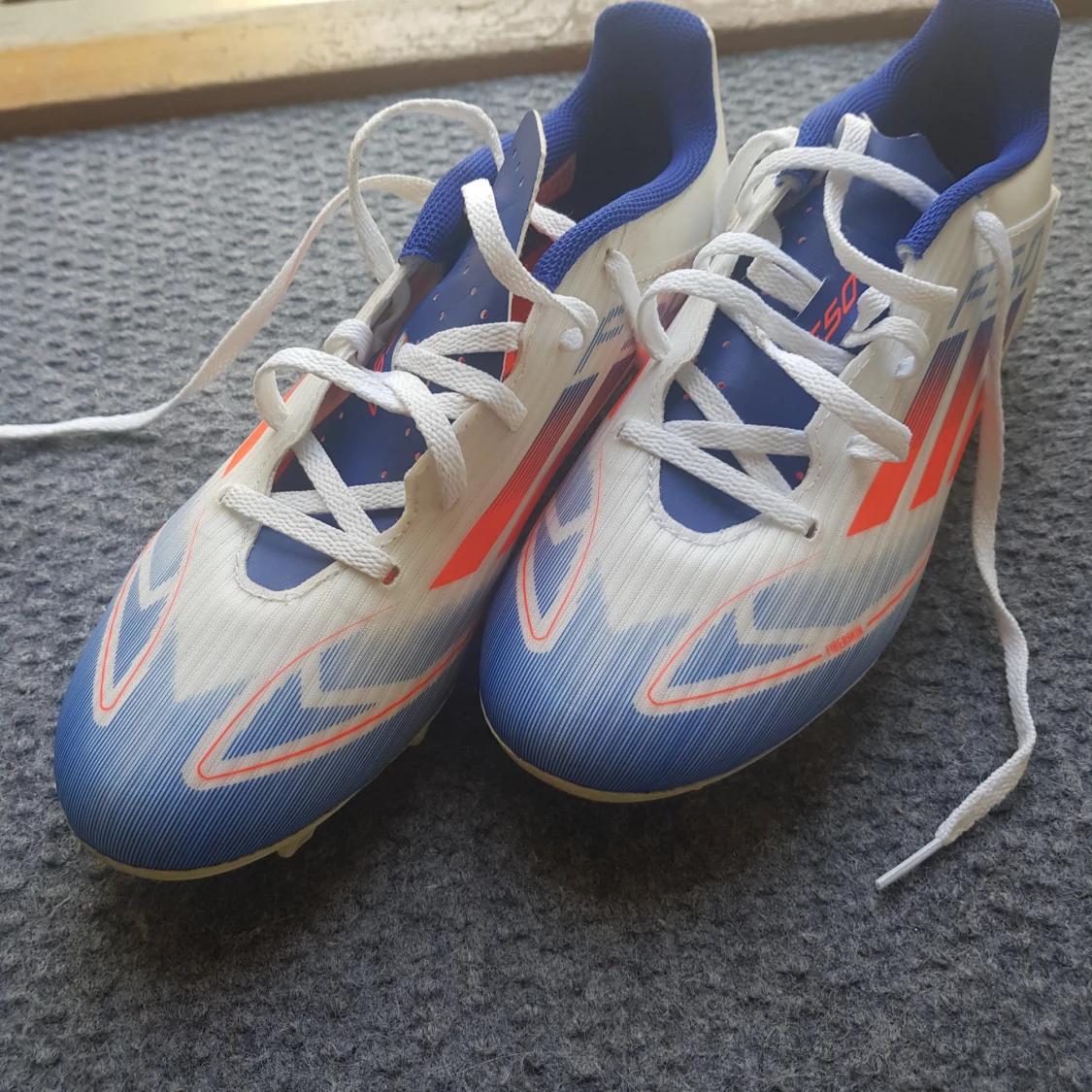 Adidas fotbollsskor  - 91