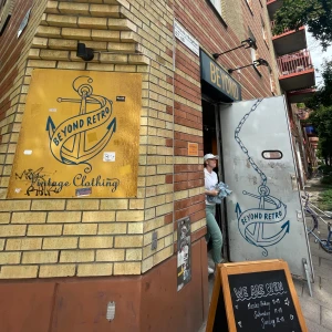 Presentkort 600kr - Säljer presentkort med 600kr på beyond retro för 400kr. Skriv till mig vid intresse så får du värdebevis. Efter du betalat får du en qr kod du skannar i kassan med 600kr värde.