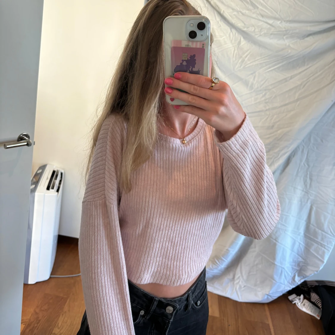 Ljusrosa ribbad tröja