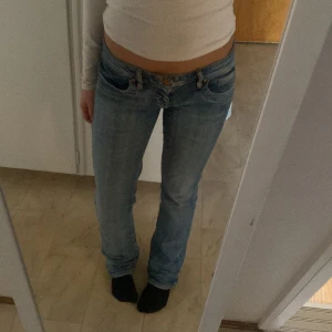 Ltb valerie jeans  - Säljer dessa populära LTB Lågmidjade jeansen i modellen valerie. Använda men bra skick. Slutsålda, passar till allt å världens finaste färg! Aningen nedtrampade nere men inget man märker 