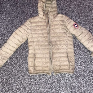 Canada Goose jacka - Fin och fräsh, storlek S, inget dåligt med den. 600kr