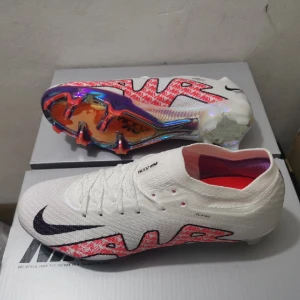 Fotbollsskor  - Nike fotbollsskor helt nya 