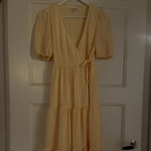 Långklänning  - Otroligt fin långklänning! 