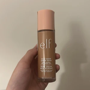 Elf Halo Glow - Säljer denna välkända foundationen då jag hade två av de och märkte att det inte riktigt var min nyans:( Den är oöppnad såklart 💓