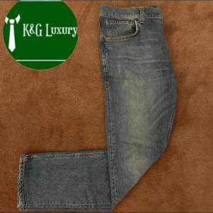 Säljer mina nudie jeans i 9/10 skick eftersom de börjar bli för små för mig. Modellen på bilden är 181.