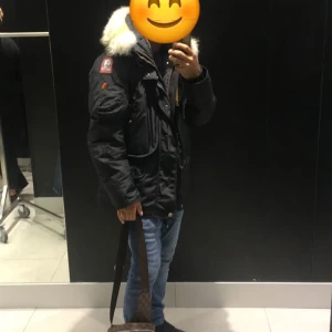 Jacka  - Säljer min parajumpers jacka 