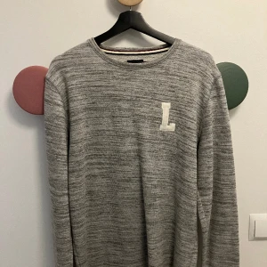 Grå sweatshirt - Lindbergh - Grå sweatshirt - Lindbergh