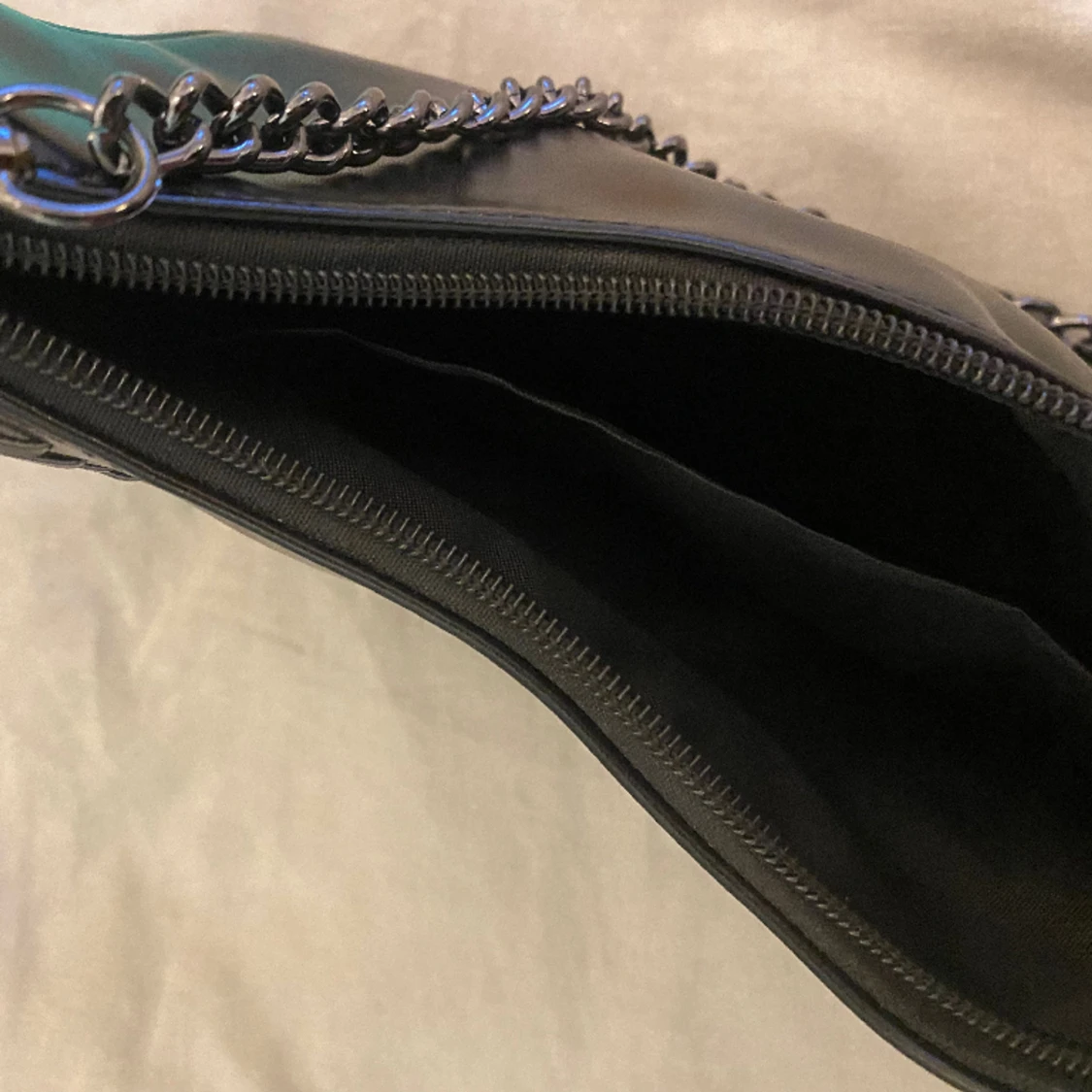 Handväska med nitar  - 90