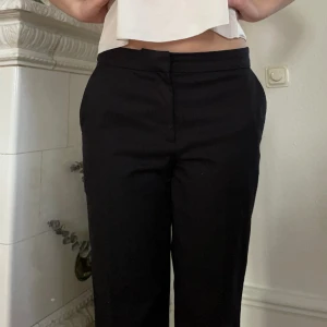 Kostymbyxor  - Säljer dessa snygga kostymbyxor pga dem blivit för korta för mig!💞 Användas ett fåtal gånger. Jag är 171cm 