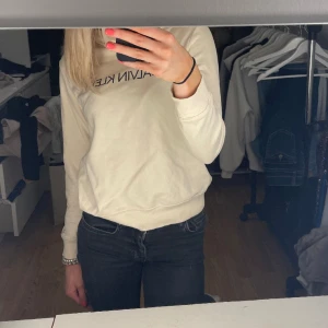 Calvin Klein hoodie  - Så söt hoodie från Calvin Klein i nyskick 