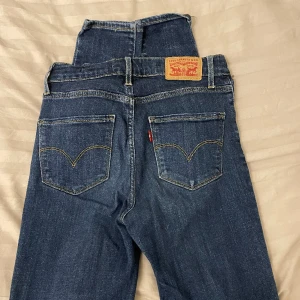 Levis jeans - Ett par skinny levis jeans som säljs pga att den inte är min stil och använts en gång. Dem är high rise❤️💙
