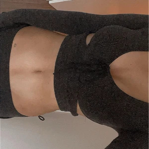 Sommar sett - Säljer detta superfina sett till sommaren. En topp och kjol. Användts en gång⭐️