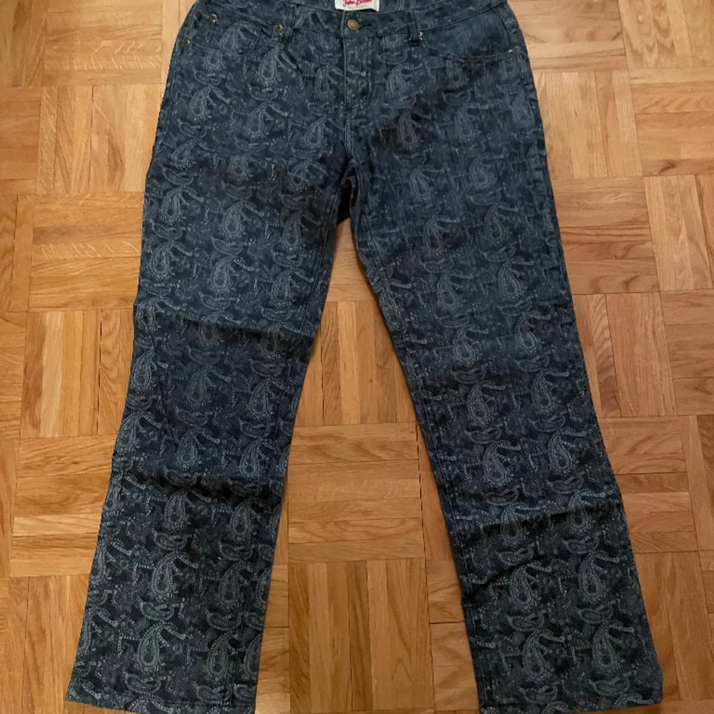 Jeans från John Baner, snyggt mönster i  straightleg. Jeans & Byxor.