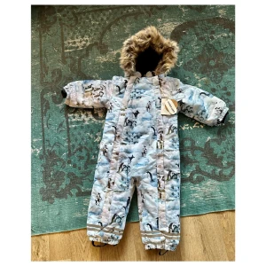 Nordbjørn vinteroverall storlek 92 - Helt ny med tags kvar!  Fint motiv. 