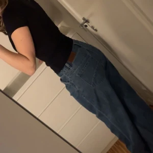Baggy jeans - Säljer dessa supersnygga baggy byxorna från Vero Moda i relaxed fit 🫶skriv vid frågor eller för fler bilder 