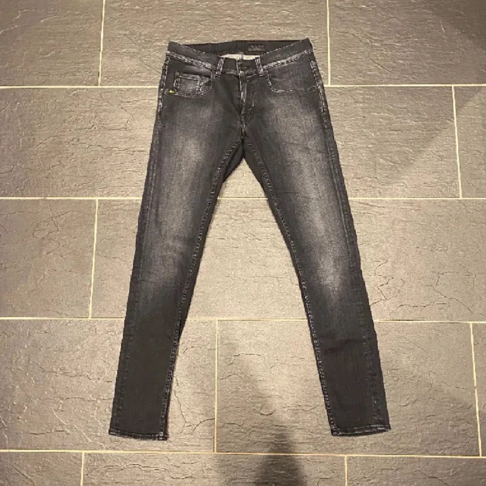 Ett par riktigt feta Tiger of Sweden jeans i prima skick. Passform:slim fit  Storlek:32/32 Nypris:1800 Mitt pris:599. Jeans & Byxor.