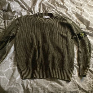 Stone island stickad - Rep Är 182cm och den sitter perfekt Olivgrön stone island tröja
