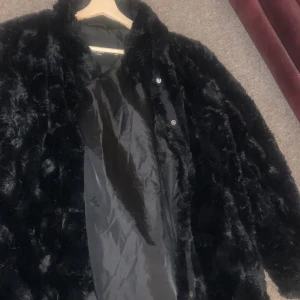 Jätte fin kappa - Jag fick kappan  i present men använt ett par gånger. Den är i bra skick och är väldigt fin