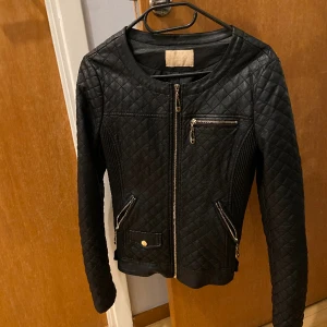 Skinnjacka - Tunn, trendig, liten i storleken