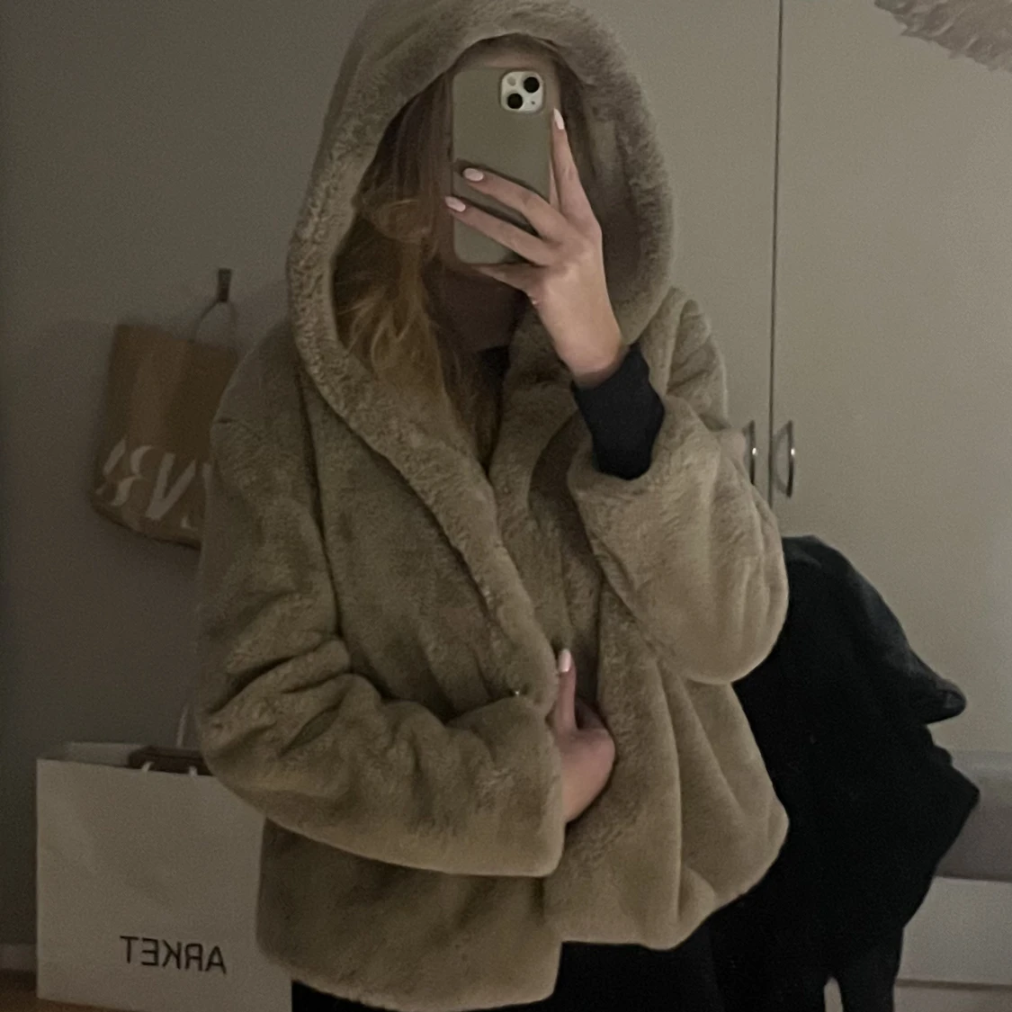 Fluffig jacka med luva