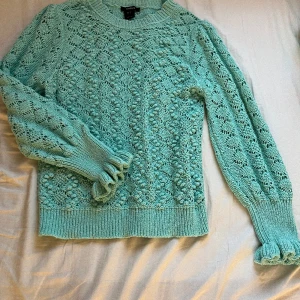Tröja - Köpte den hör för länge sen men har inte kommit till användning då jag har liknande som jag använder istället. Ordinarie pris 400 men säljer för mycket billigare och i bra skick.💕