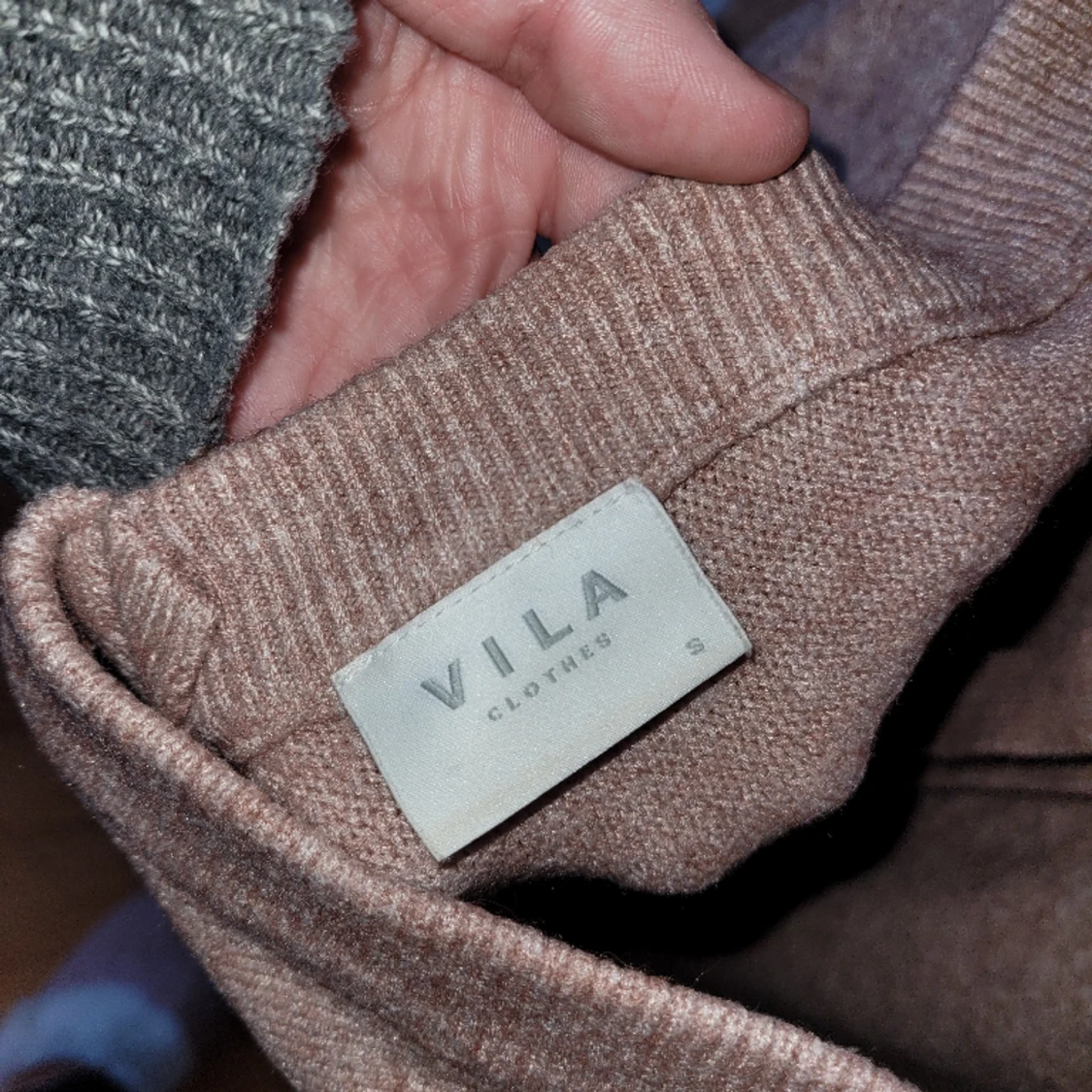 Stickad Vila tröja med rosett bak - 91