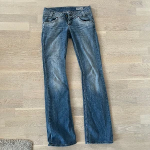 Lowwaist jeans - Jättesnygga lågmidjade långa jeans från lee storlek W27 L35