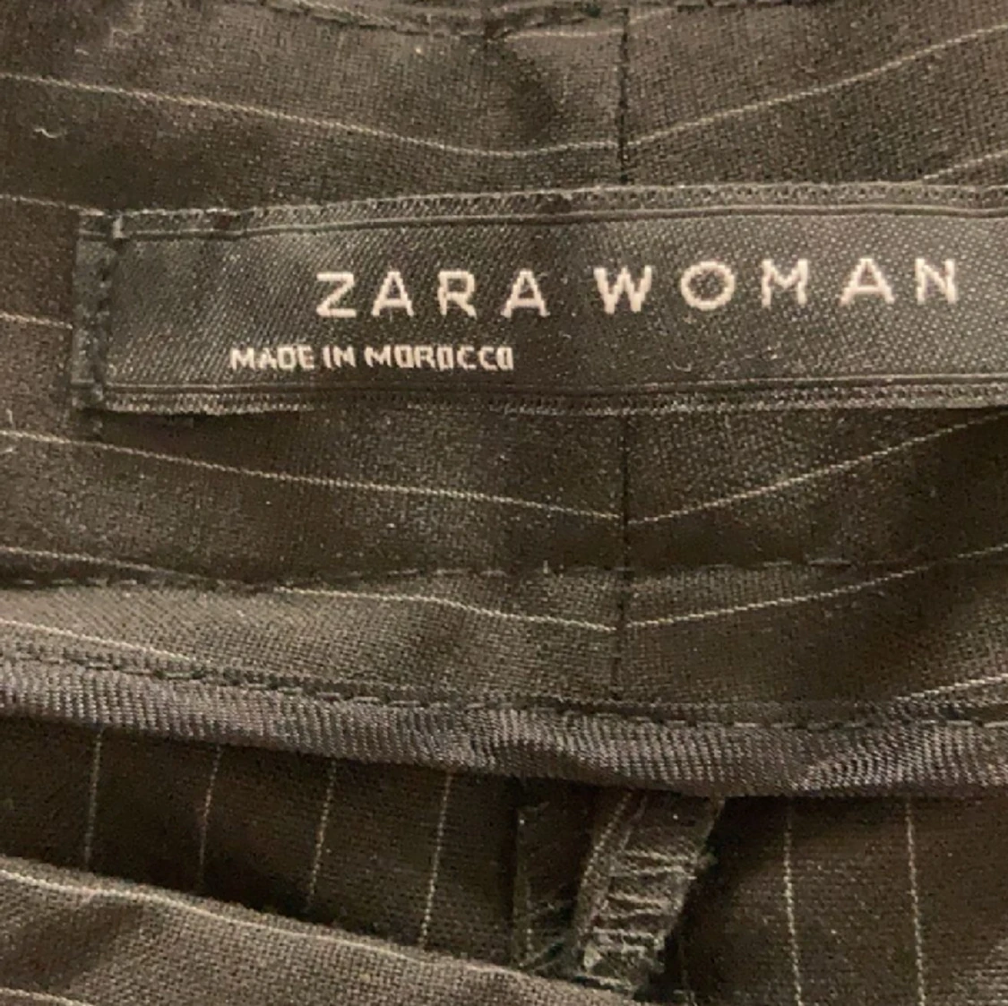 Svarta kostymbyxor med ränder - 91