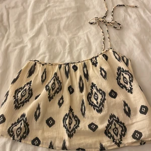 Zaratopp - Säljer denna zaratoppen då den är för stor för mig tyvärr, därav är den aldrig använd❤️ hör av er vid frågor eller intresse❤️❤️