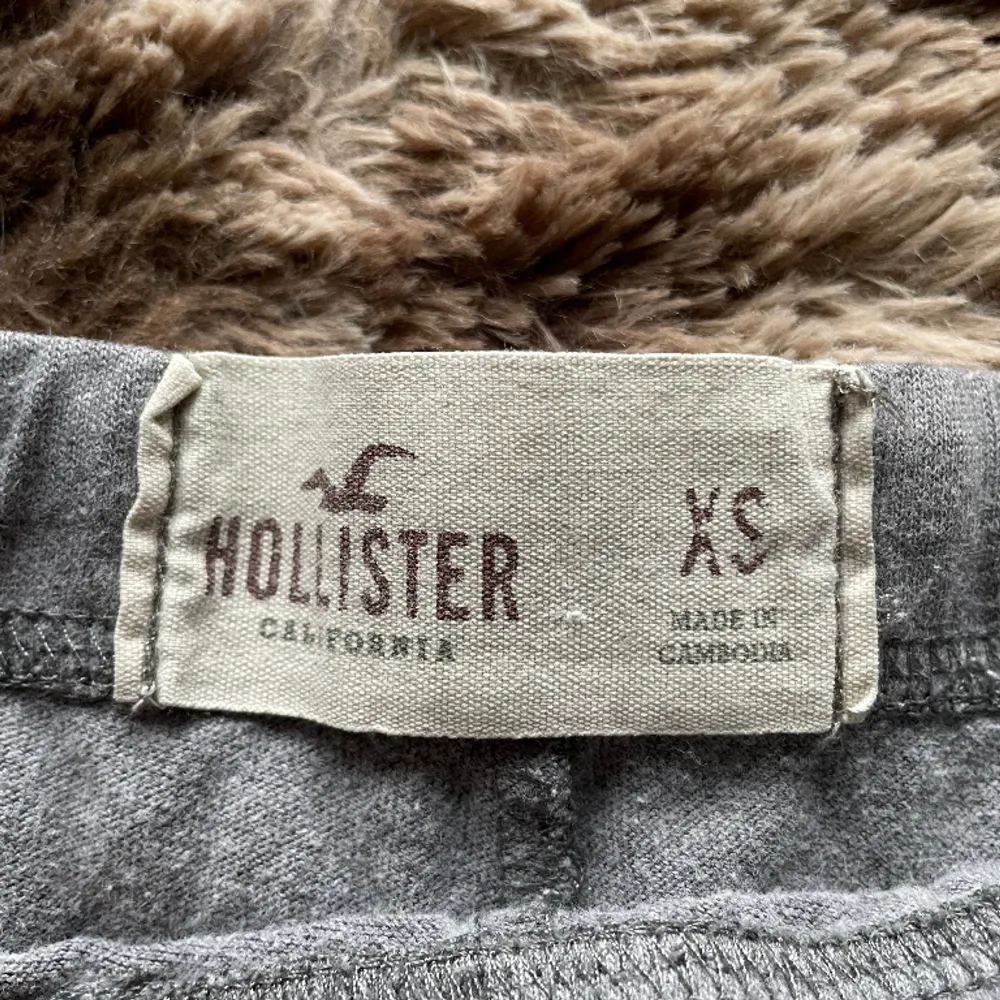 Fina mjukisshorts från Hollister. Använda men finns inga defekter💕. Shorts.