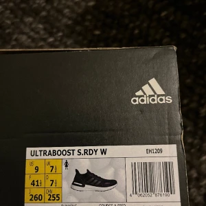 Adidas Ultraboost Running S. RDY W - Löparsko stl 41 1/3. Använd ett fåtal gånger, passade inte mina fötter.