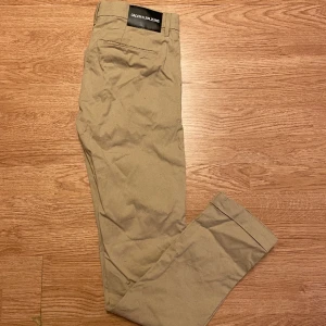 Chinos - Calvin Klein chinos i perfekt skick och riktigt snygga till ett bra pris i strl 28/32