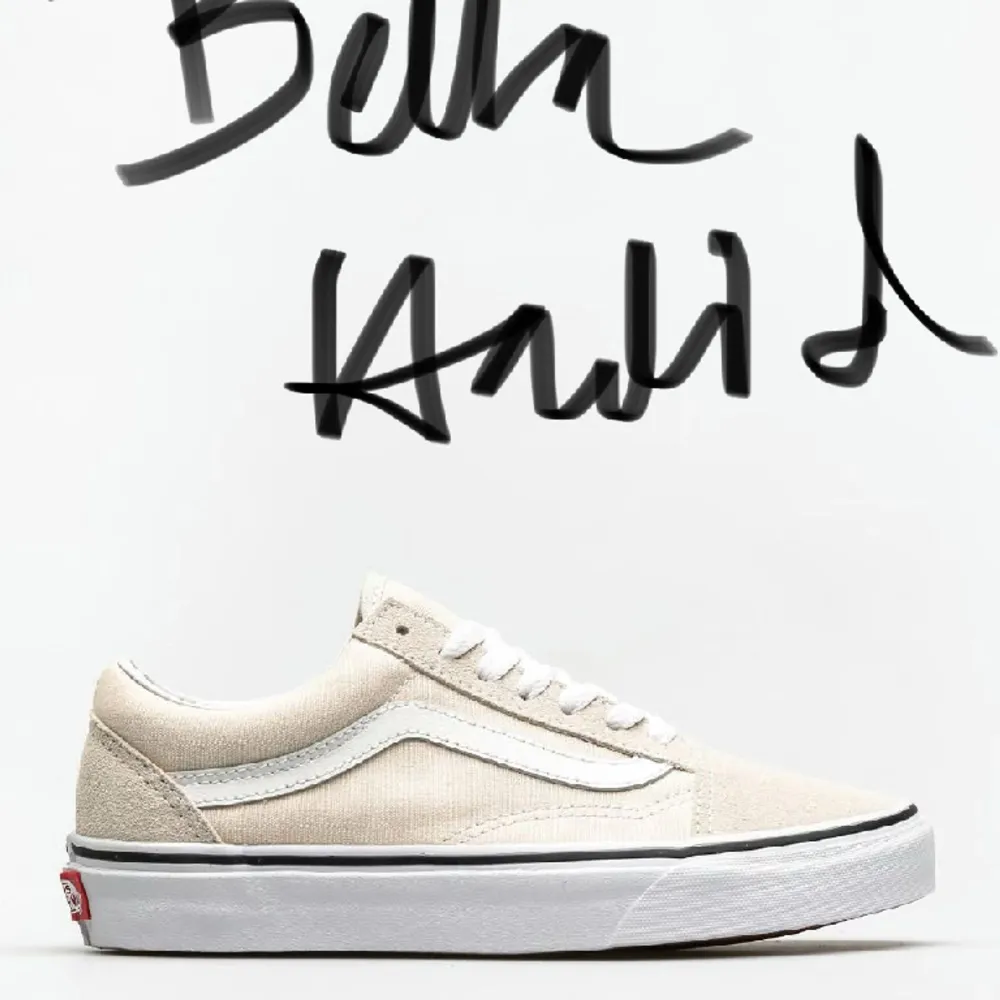 Helt Nya Vans Old Skool strl 6.5 37 med etikett inköpta i USA. Boxen och svarta skosnören följer med. Unika Vans som ses på celebrities som Bella Hadid,Julia Roberts, Kyllie Jenner, Kardashian’s etc  Absolut ett måste i sommar garderoben!😍 . Skor.