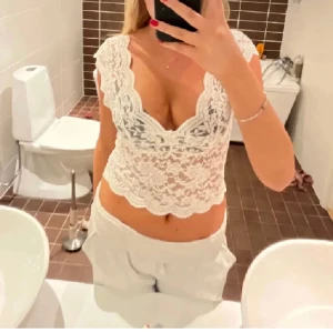 Spetstopp  - Så snygg spetstopp från zara