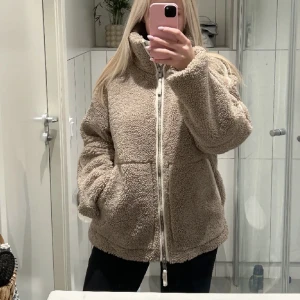 Teddy jacka hm - Super fin teddy pile jacka från hm💕intressekoll