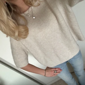 Stickad Tshirt  - Såå fin stickad Tshirt från Lindex i alpackaull💕 använd fåtal gånger och i mycket bra skick 