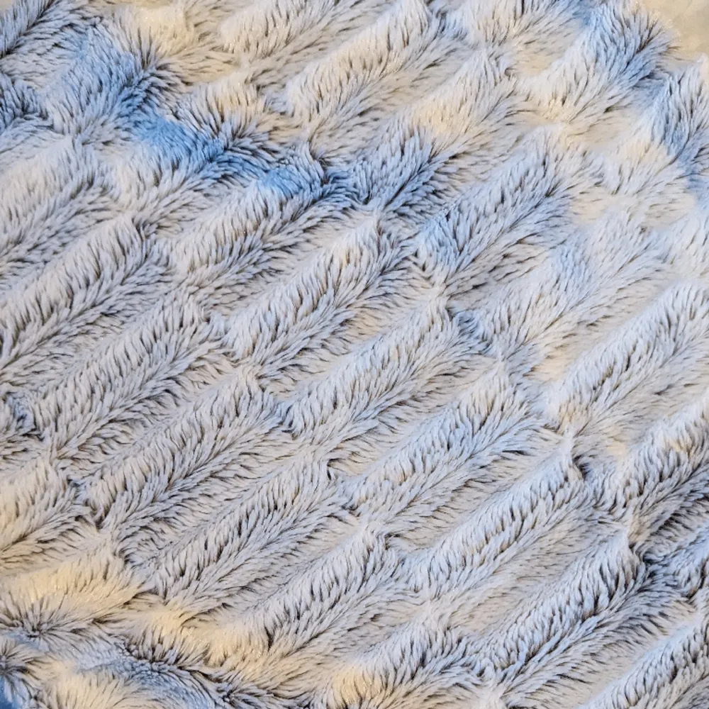 Gossigt vinter kuddfodral i grått / vitt 40x40 40 x 40 cm i mycket fint skick . Övrigt.