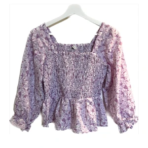 Söt topp Only - Söt topp från Only i storlek XS.