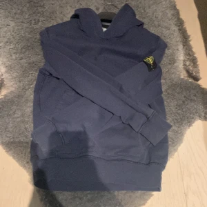 Stone island hoodie,  - Bra skick! Passar 156 ungefär. Kan mötas upp i Vasastan. 