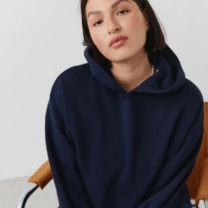 Marinblå hoodie - Säljer min marinblå hoodie, för vill köpa en annan färg!❤️