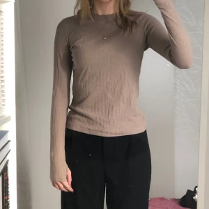Långärmad tröja - Tröja i utmärkt skick som inte kommer till användning💞Från sportmärket hummel