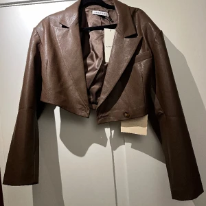 Adoore Blazer - Blazer från Adoore. Helt ny i storlek 36. Aldrig använd 