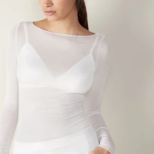 Intimissimi tröja vit - Boat Neck Ultralight tröja i modalkashmir Aldrig använd aldrig tvättad. Tryck på ”köp nu” för ett säkraste köp! Egna bilder tas vid intresse!💞 Nypriset är 449