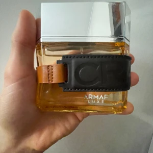 Armaf craze parfym - Armaf craze en dupe av parfym de marly Pegasus. Nästan helt full 100ml flaska. Tar såklart byten! Kolla även in de andra parfymerna jag säljer!
